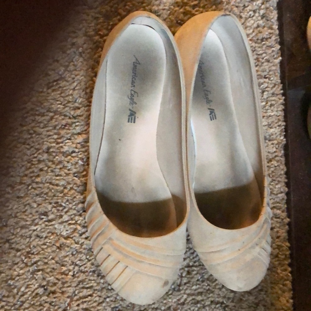 American Eagle Flats size 8 1/2 tan